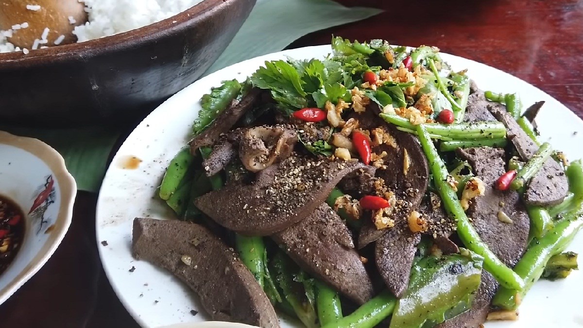 Gan bò xào đậu que